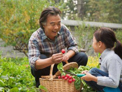 Intergenerational Gardening: How To Grow Together At Any Age