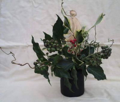 In a Vase on Monday: the Holly and the Ivy, Both Full Grown