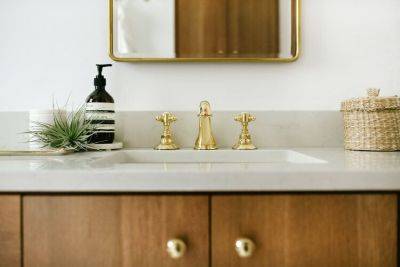 7 Designer-Approved Tips for Storing Bathroom Essentials